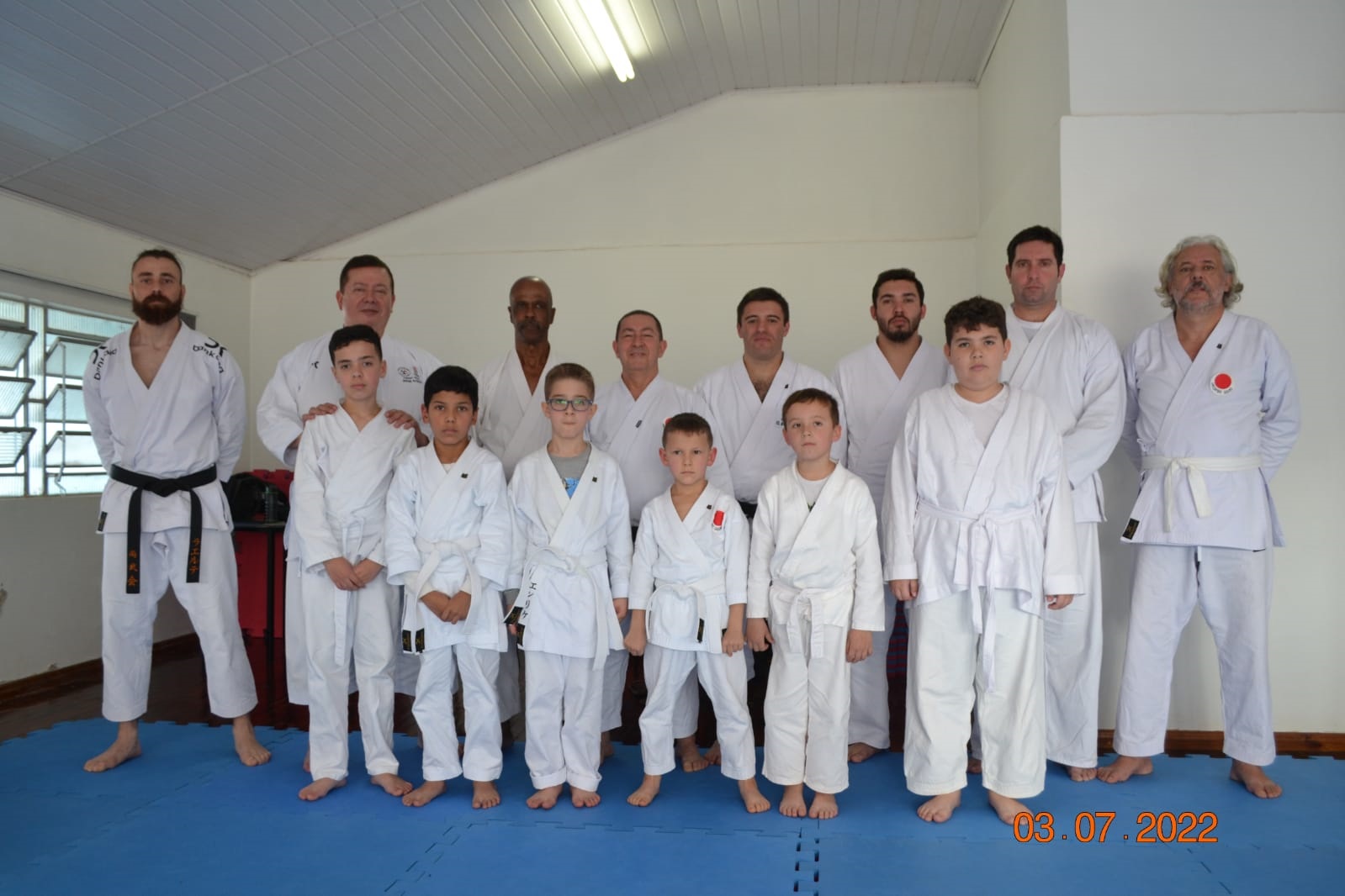 Alunos de Karatê Hitotsu Dojo/Comerciários trocam faixa Alunos de Karatê Hitotsu Dojo/Comerciários trocam faixa
